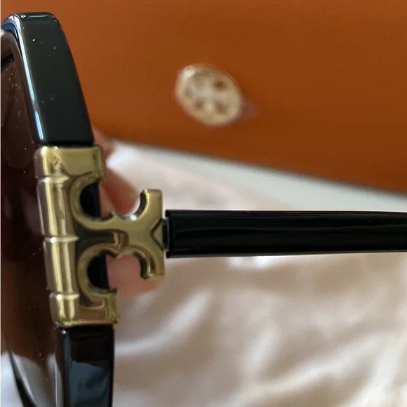 Tory Burch Glasses (like new condition, barely worn) - Picture 4 of 6